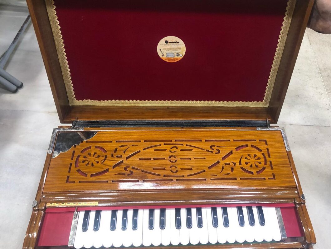 BMF Bass Male Female Scale Changing Harmonium - Calcutta Musical Depot